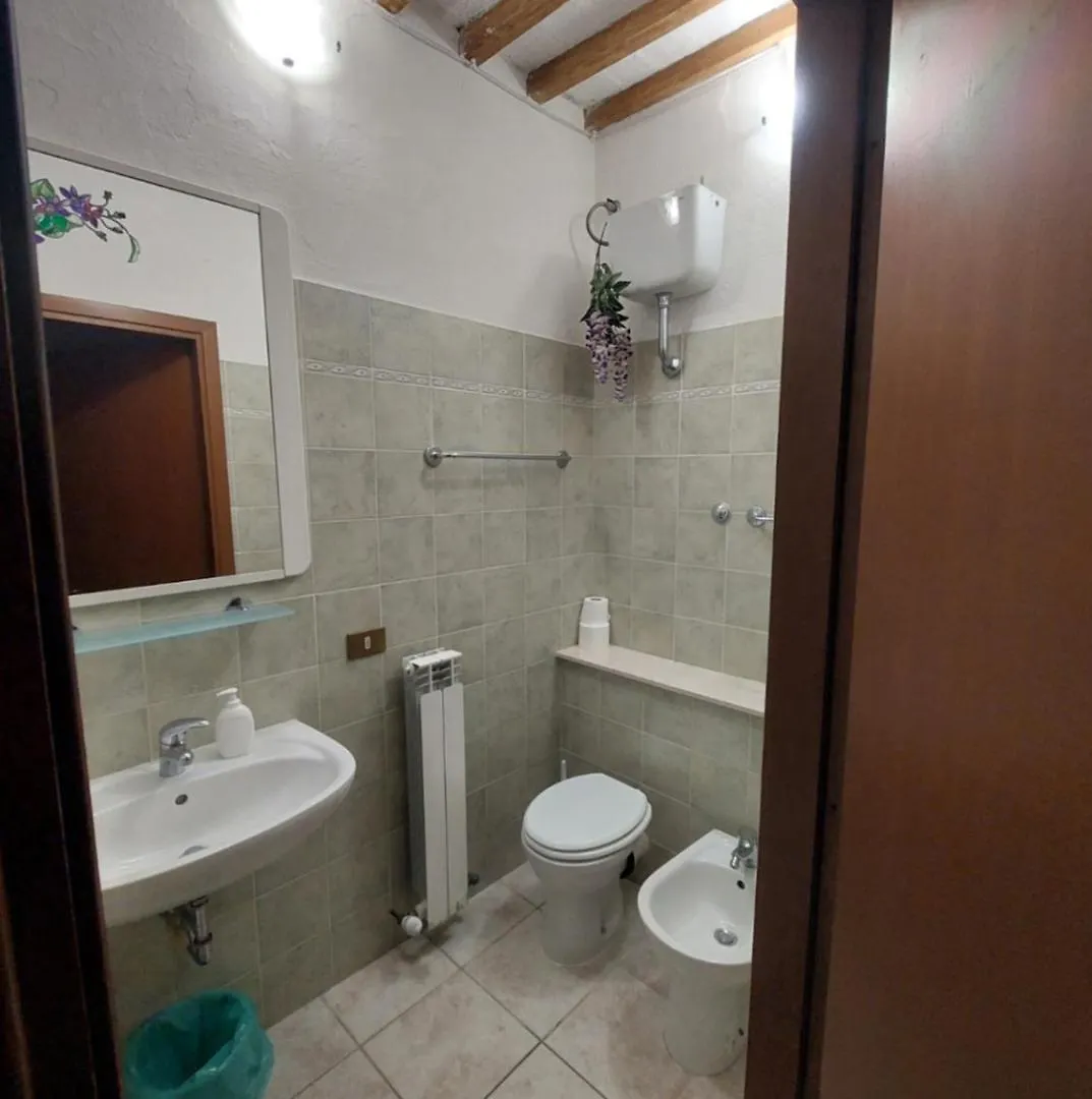 La Convenienza Bed & Breakfast Uliveto Terme Italy